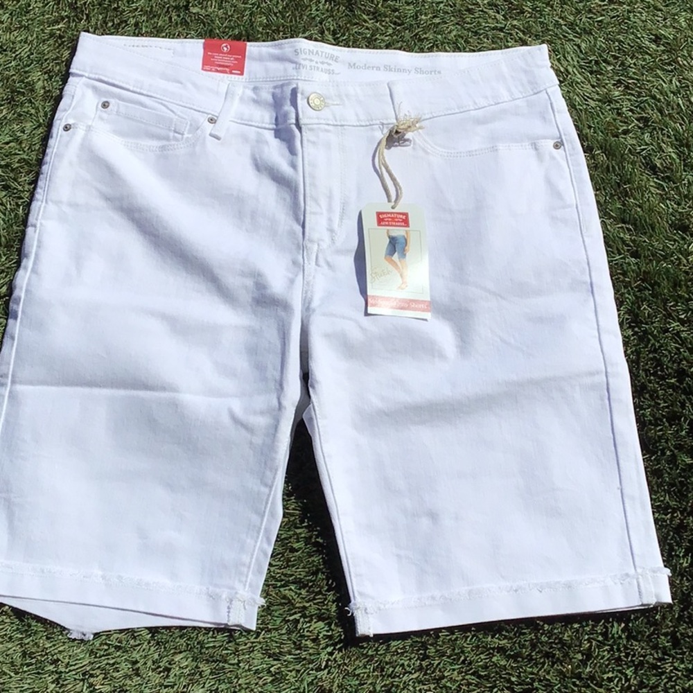 Signature by Levi Strauss Modern Skinny Shorts size 16